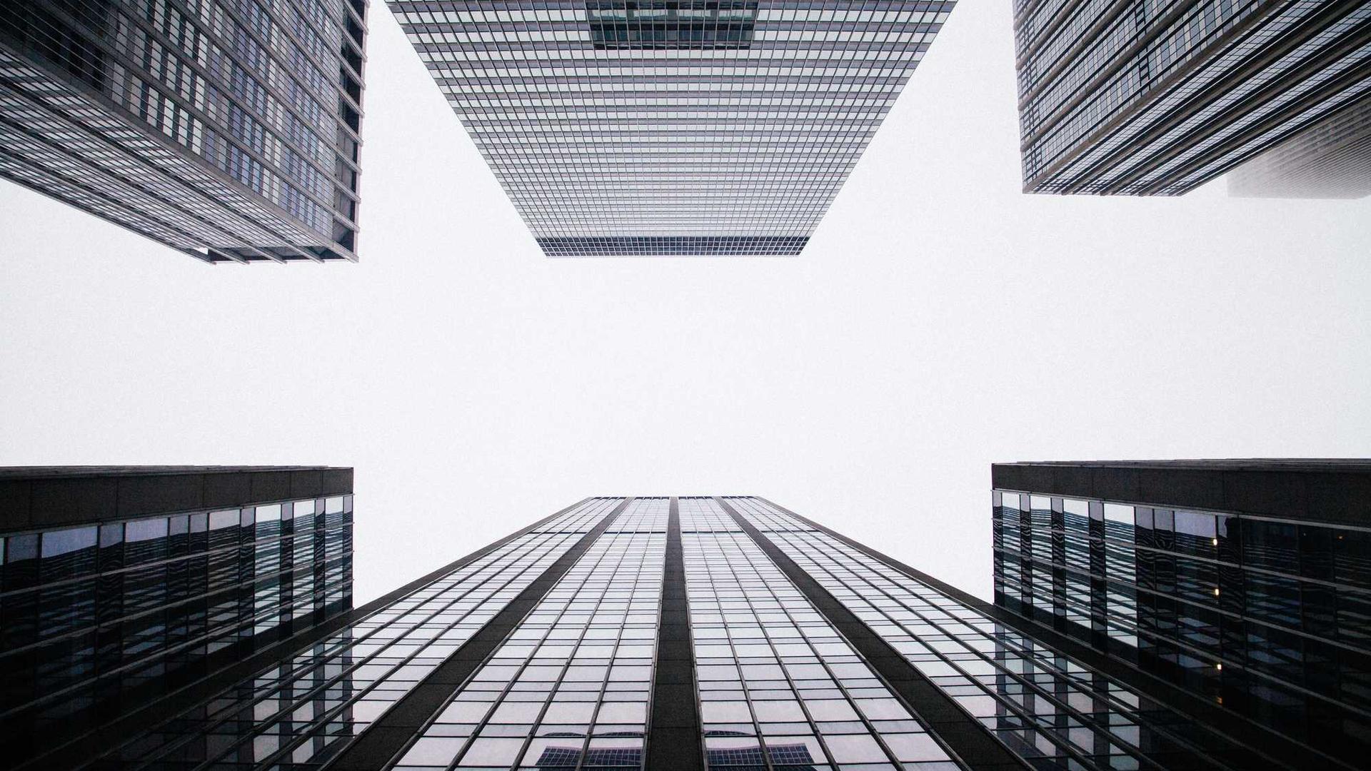 人们使用手机赚钱的场景